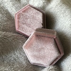 NIB ✨ PINK VELVET WEDDING RING BOX
